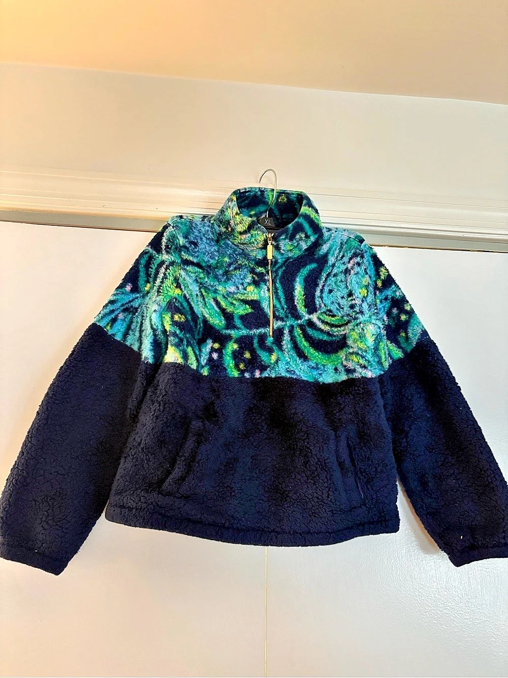 Lily Pulitzer Abstract Fleece Jacket in Black & Blue Size Large